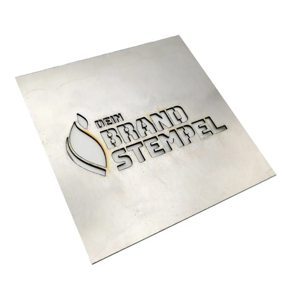 Brennschablone aus Metall mit dem Logo von Dein Brandstempel