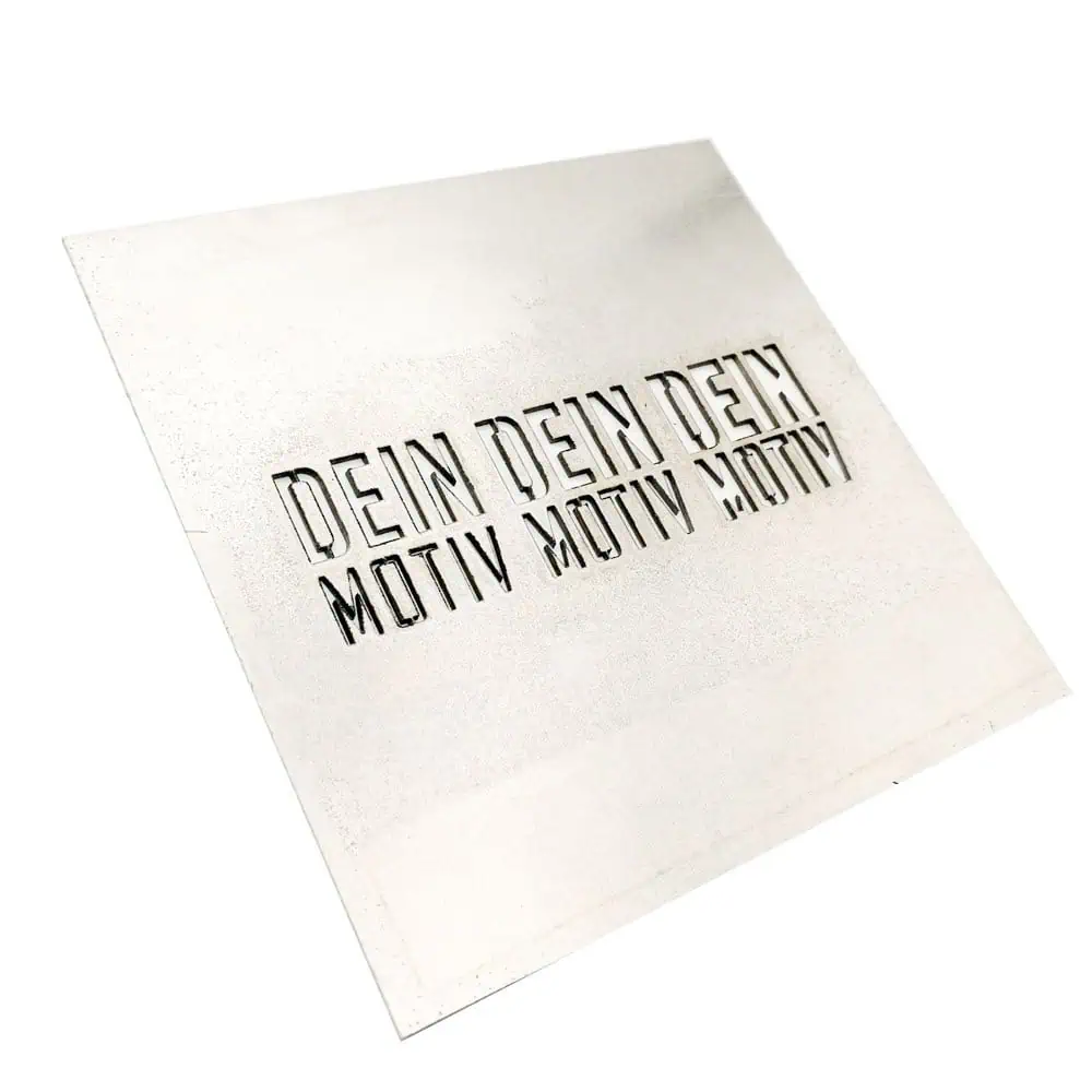 Brennschablone aus Metall mit drei verschiedenen Motiven
