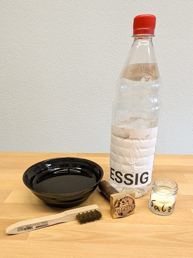 Essig-Wasser-Lösung für die Reinigung der Brennplatte