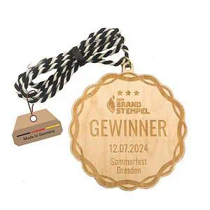 individuelle Medaille aus Birkenfunierholz mit Kordel, Befestigungsöse, inkl. deinem gewünschten Logo/ Sponsor und mehrere Wunschtexte leicht geschwungene Form