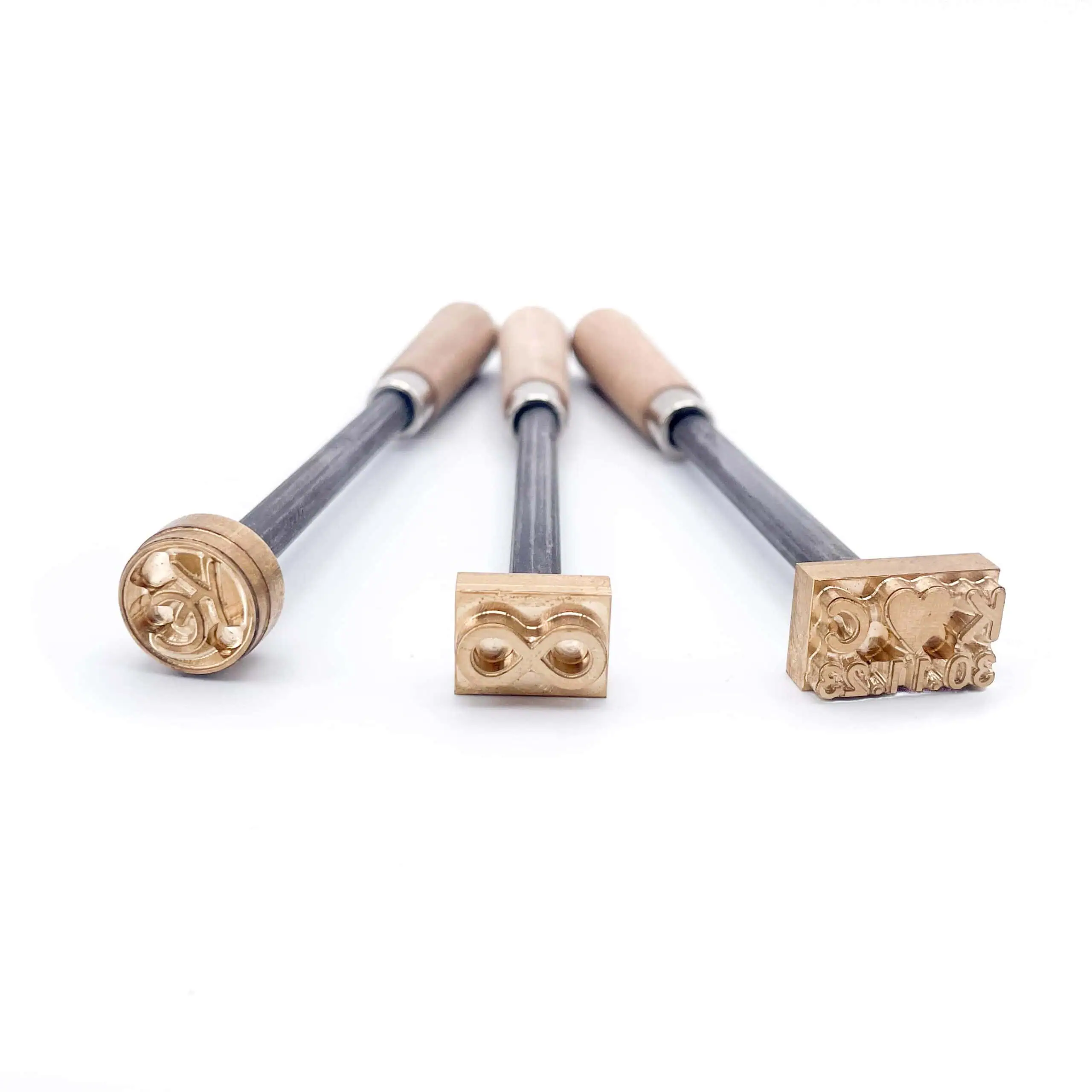 drei verschiedene Mini Brandstempel mit Motiven an einen Eisenstab mit Holzhandgriff