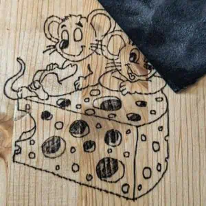 Die Zeichnung zeigt Mäuse und Käse.