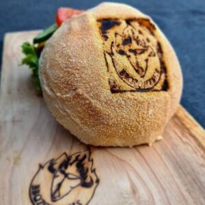 Kundenfoto: Burger Bun mit Brennstempel Logo