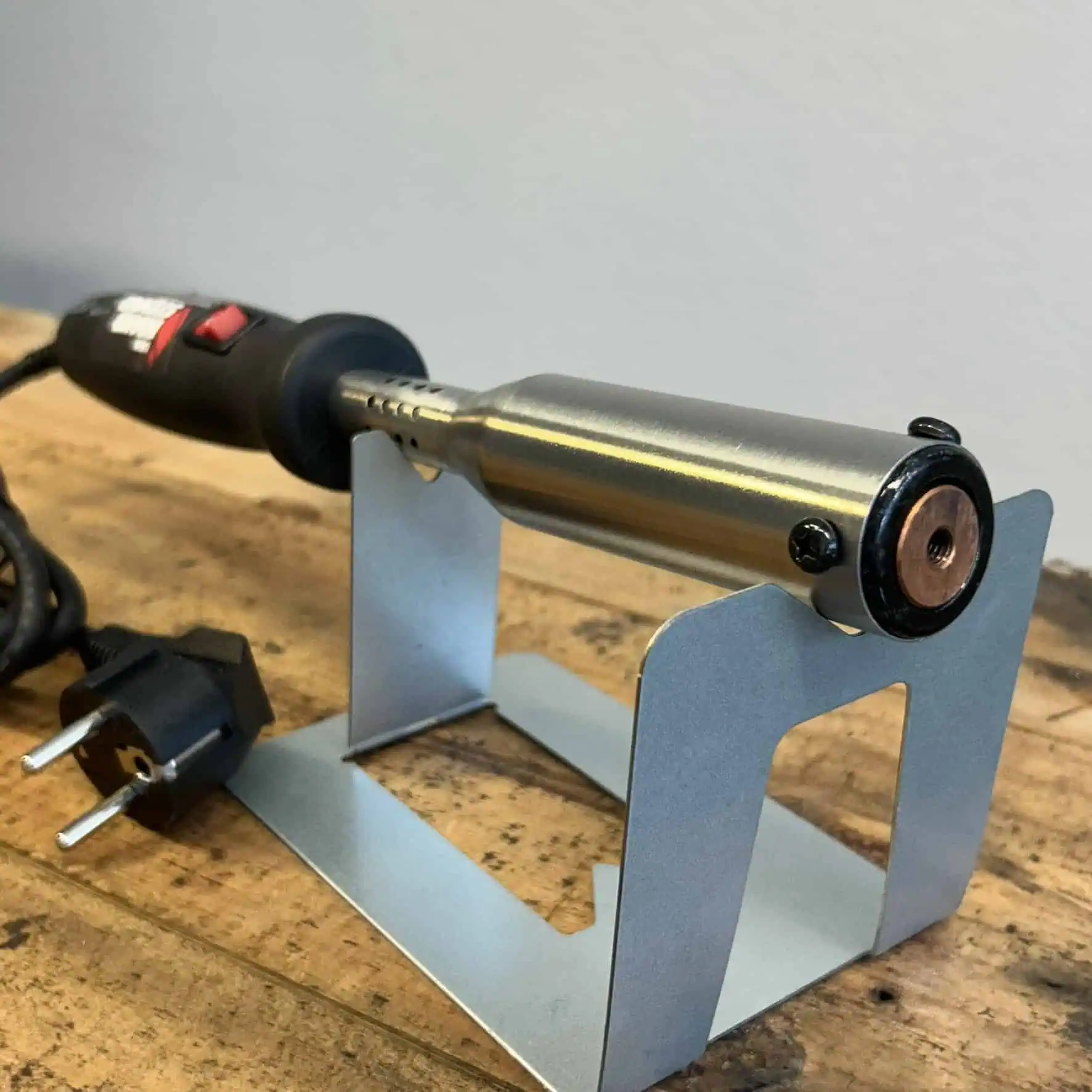 Das Foto zeigt einen elektrischen Brennkolben ohne Motivplatte.